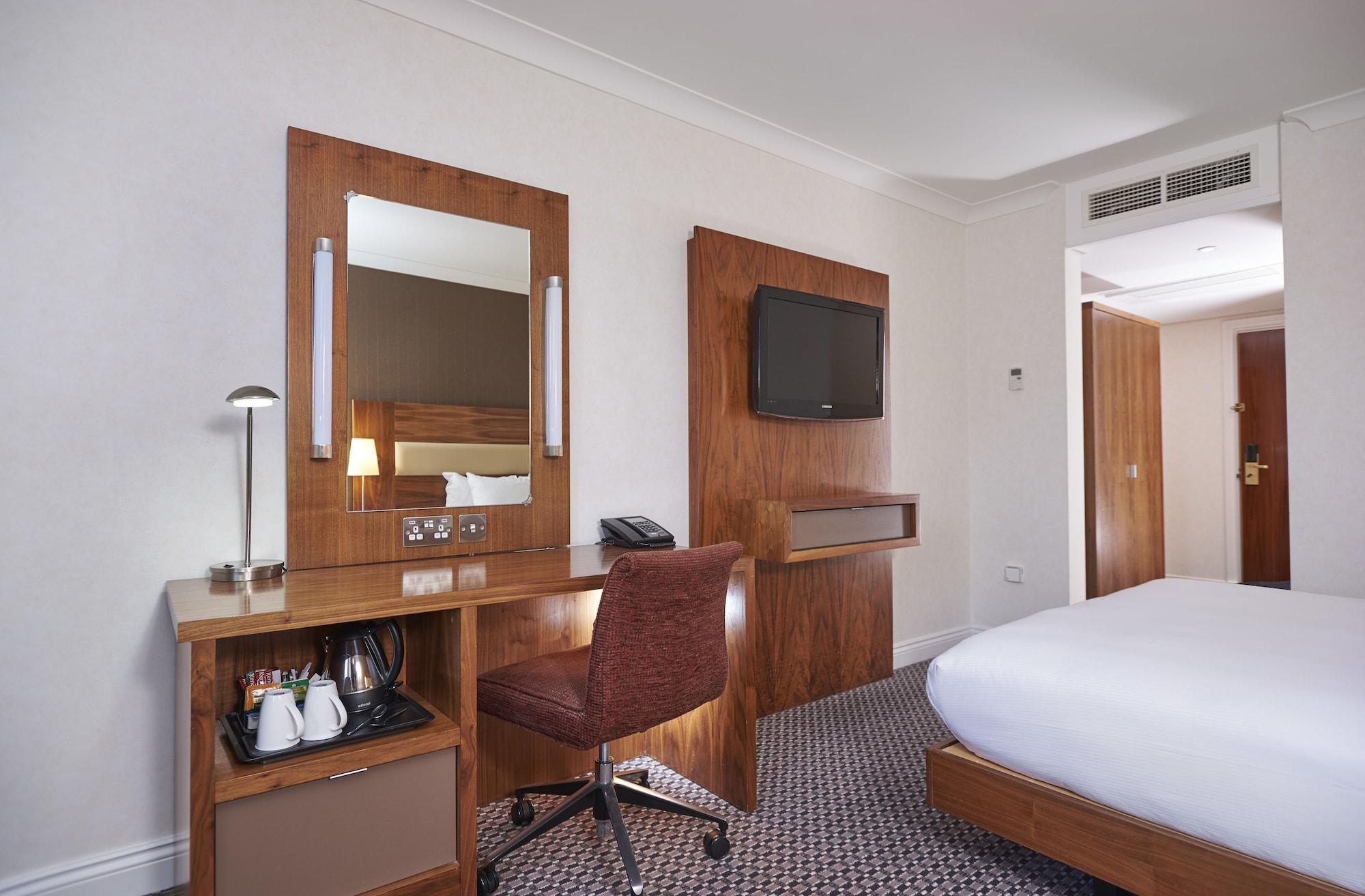 Отель Doubletree By Hilton Bristol North Номер фото