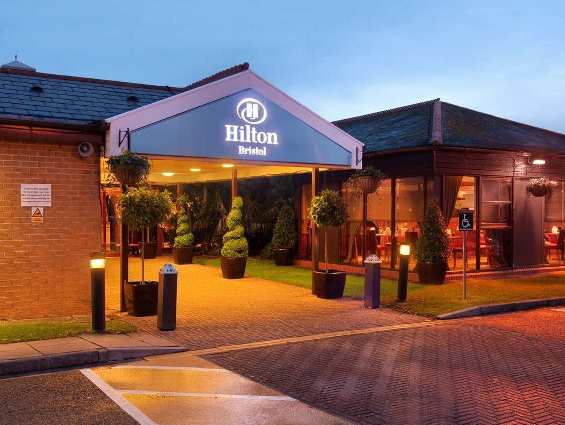 Отель Doubletree By Hilton Bristol North Экстерьер фото