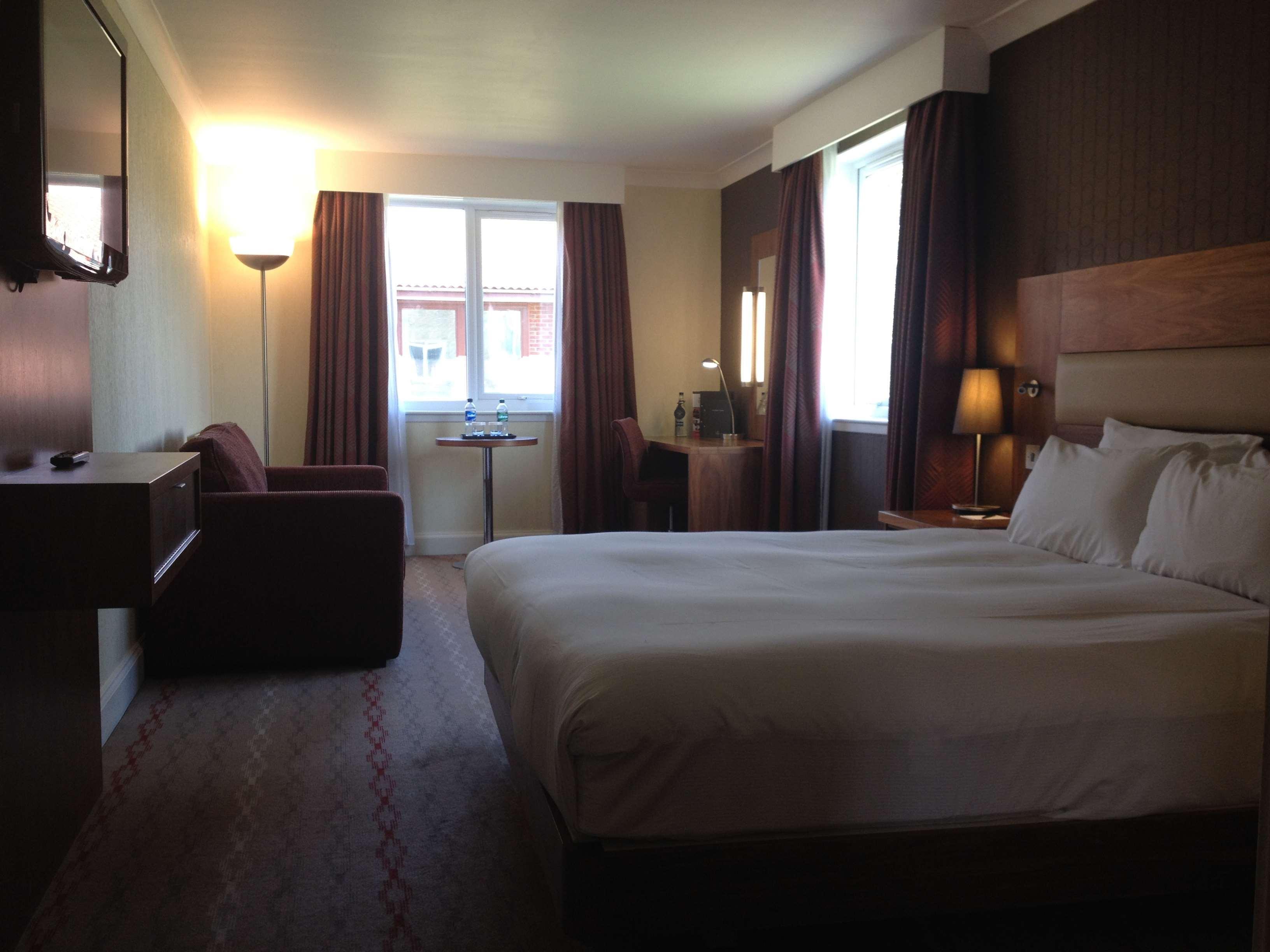 Отель Doubletree By Hilton Bristol North Экстерьер фото