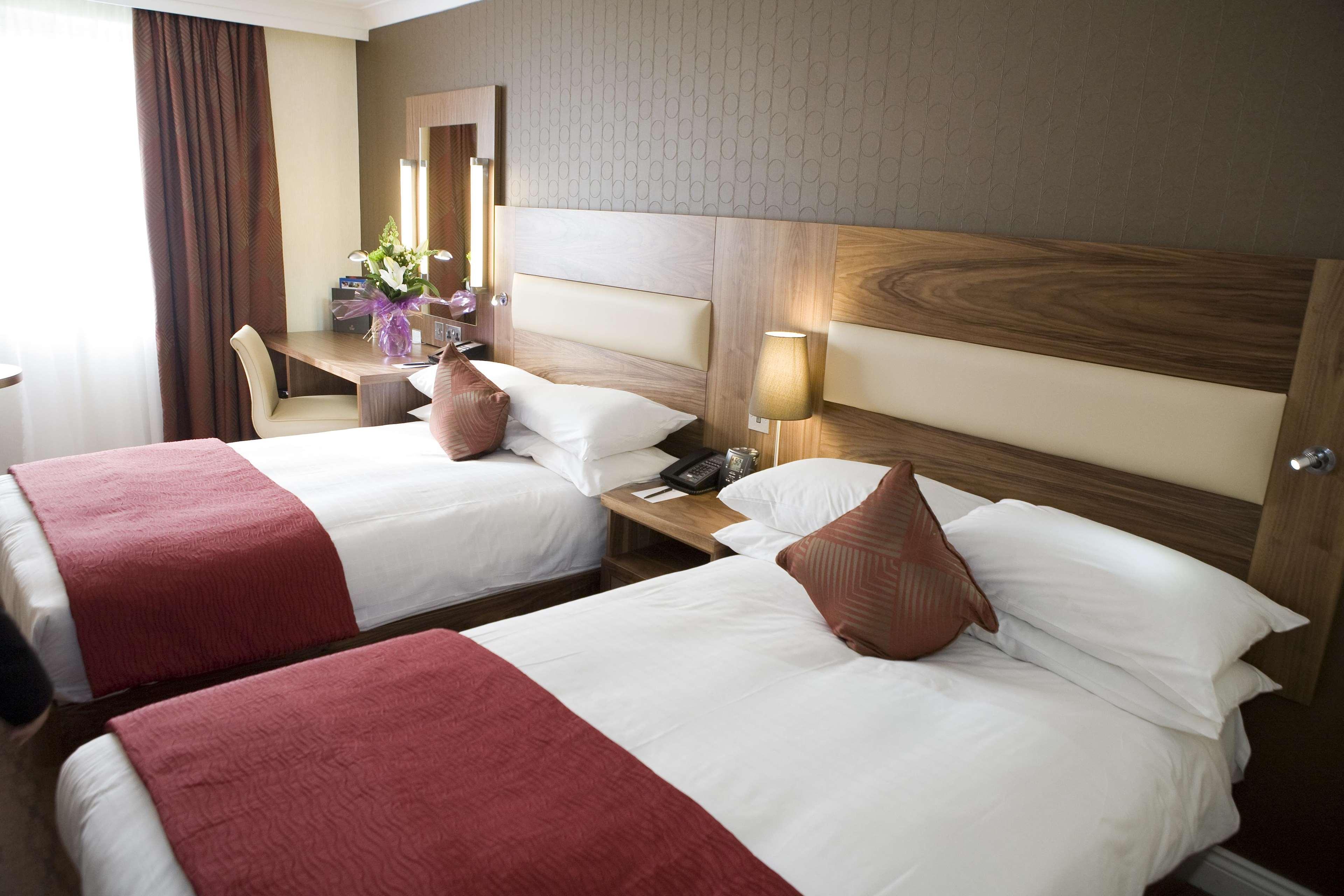 Отель Doubletree By Hilton Bristol North Экстерьер фото