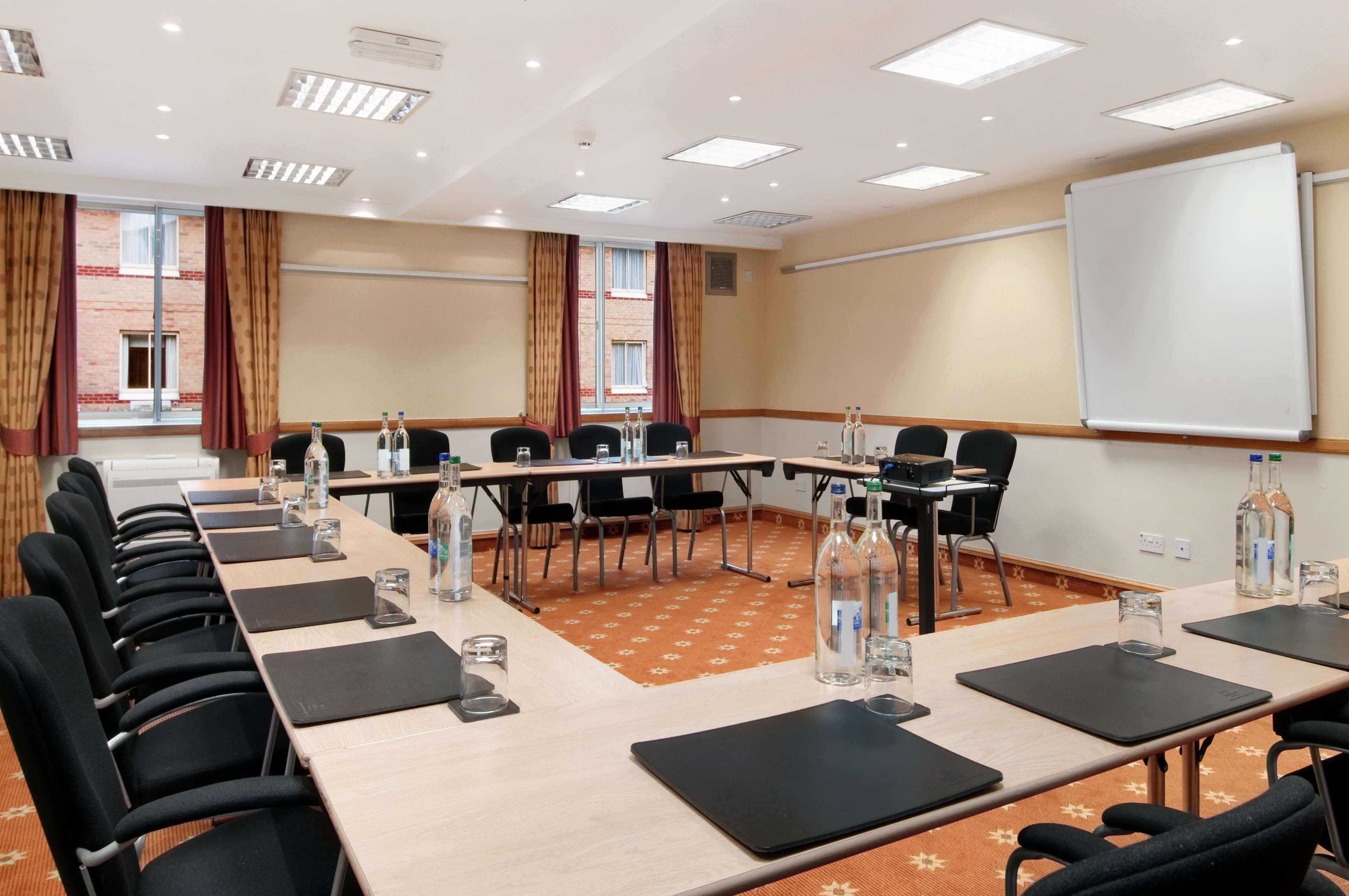 Отель Doubletree By Hilton Bristol North Экстерьер фото