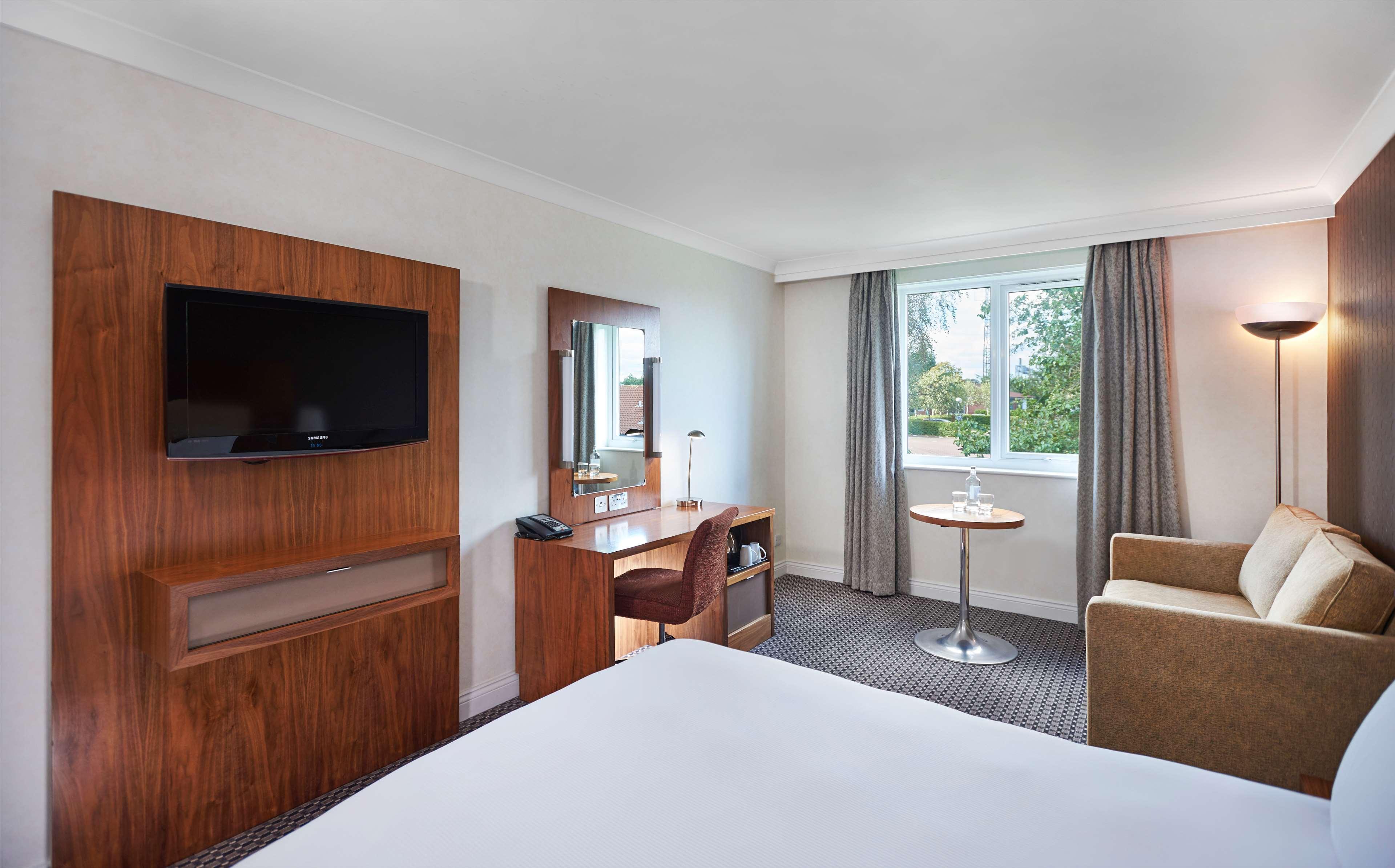 Отель Doubletree By Hilton Bristol North Экстерьер фото