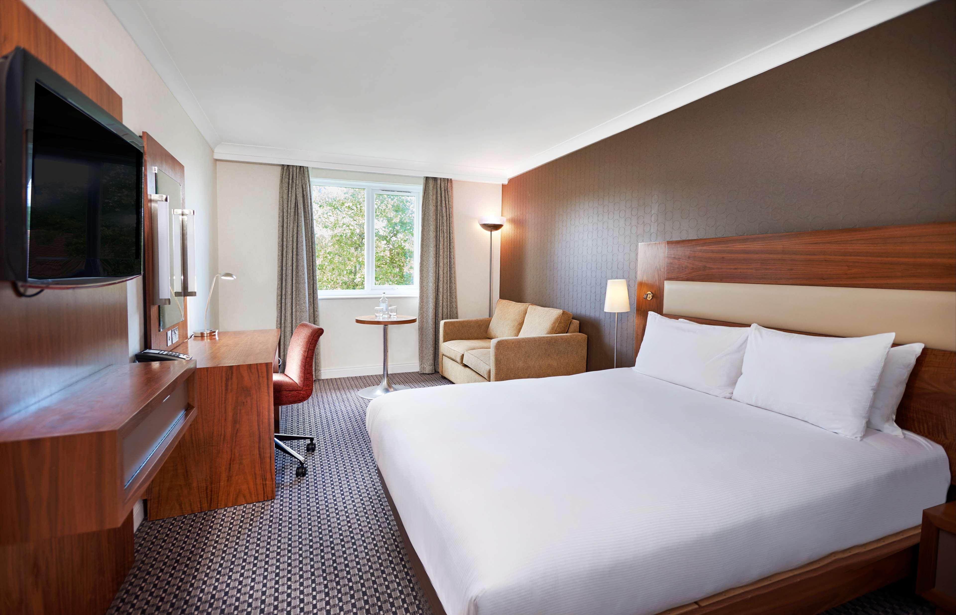 Отель Doubletree By Hilton Bristol North Экстерьер фото