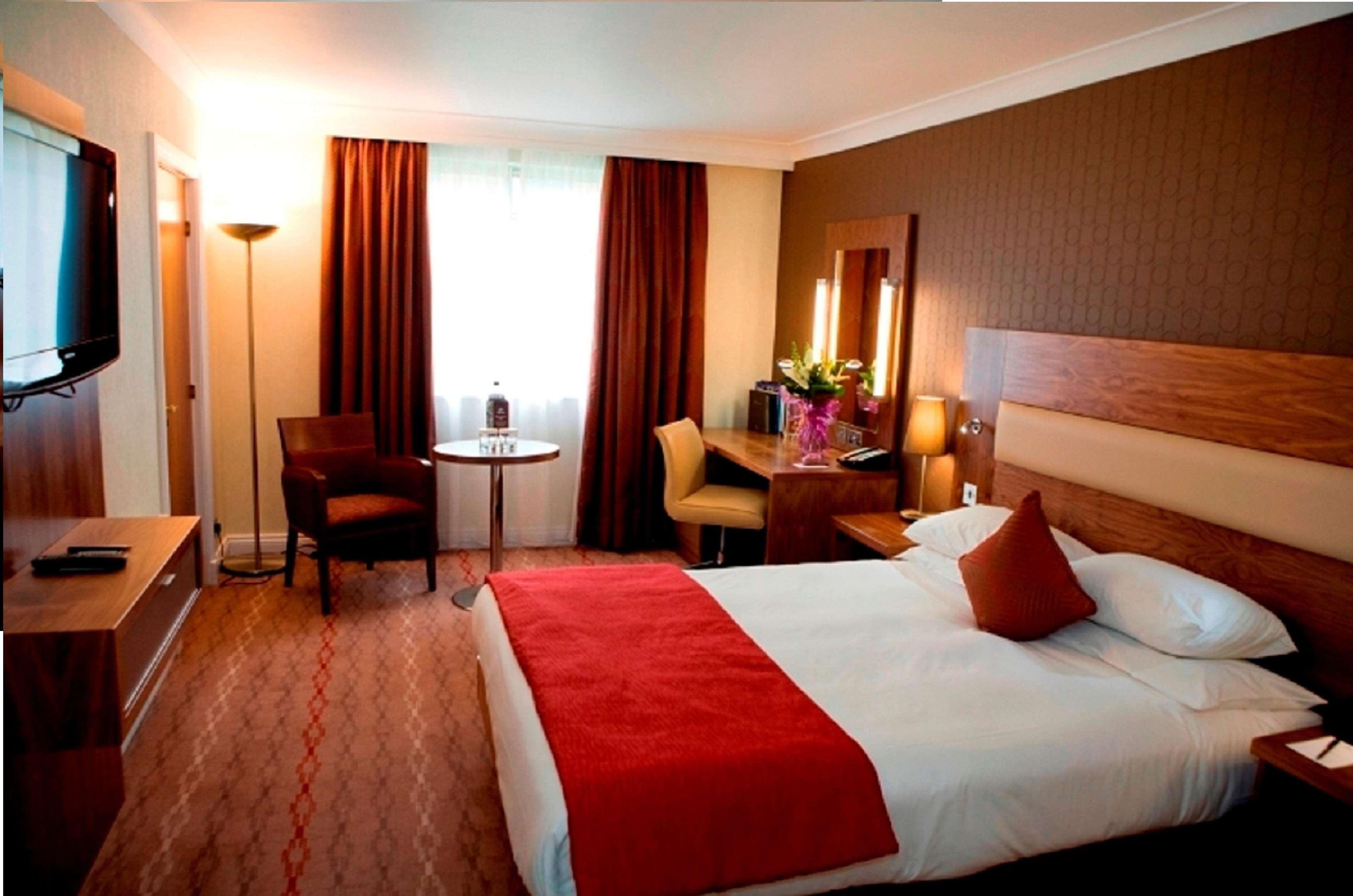 Отель Doubletree By Hilton Bristol North Экстерьер фото