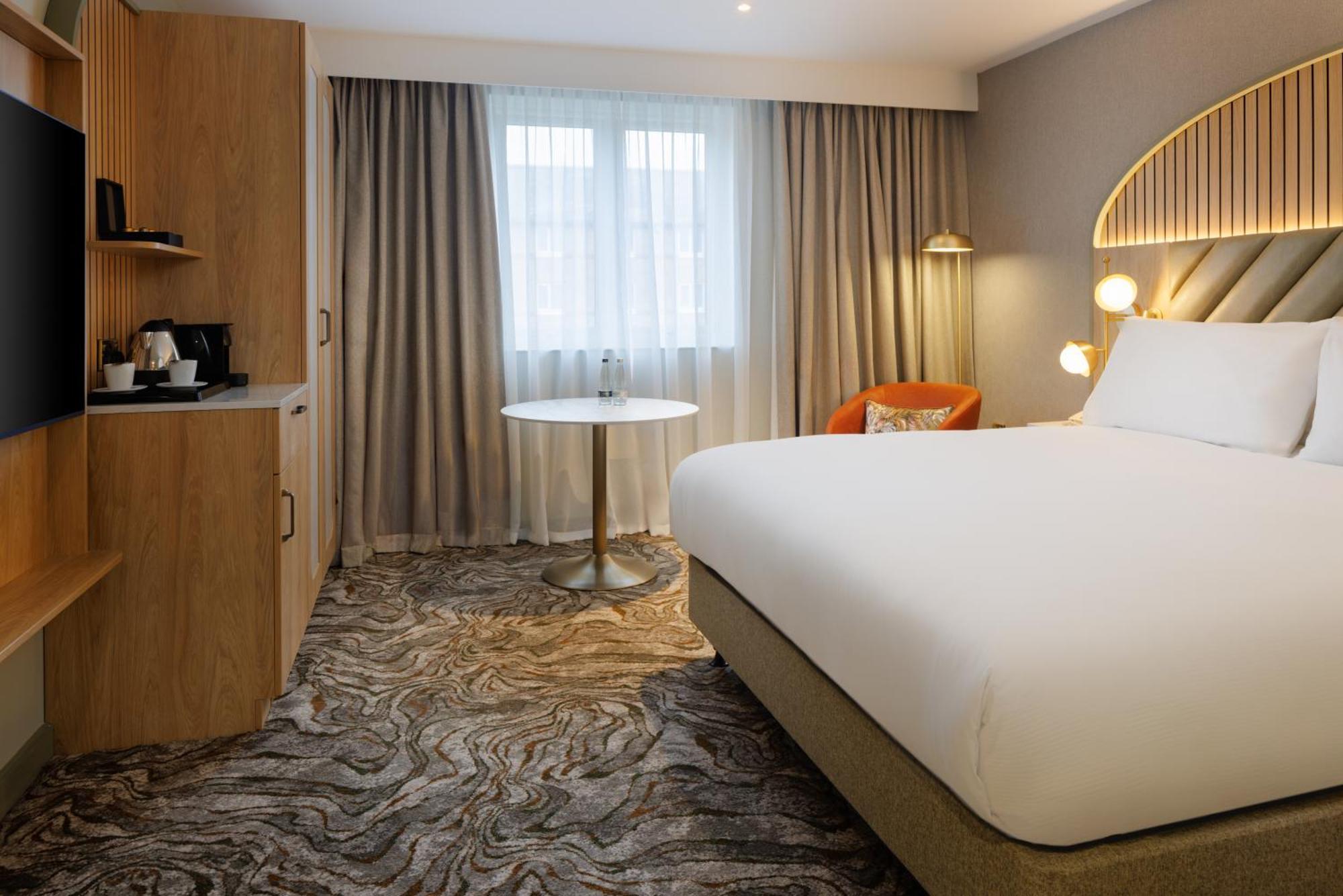 Отель Doubletree By Hilton Bristol North Экстерьер фото
