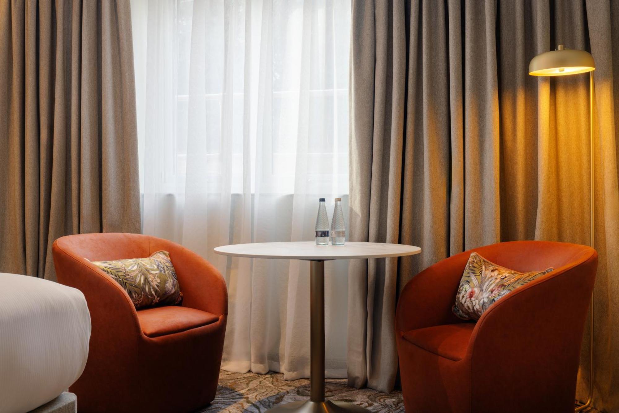 Отель Doubletree By Hilton Bristol North Экстерьер фото