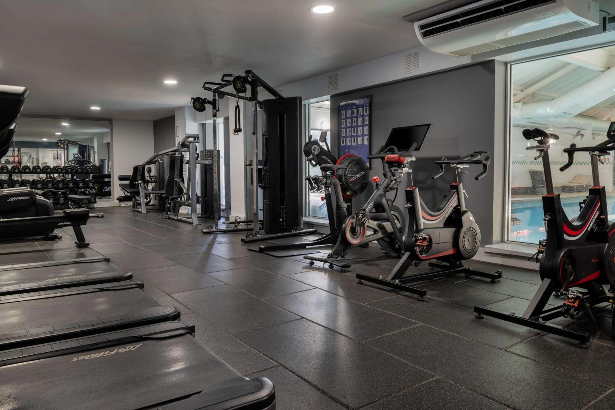 Отель Doubletree By Hilton Bristol North Экстерьер фото