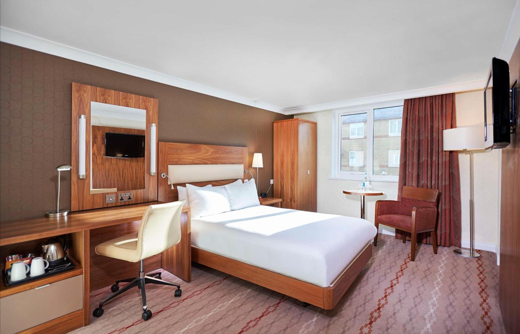 Отель Doubletree By Hilton Bristol North Экстерьер фото