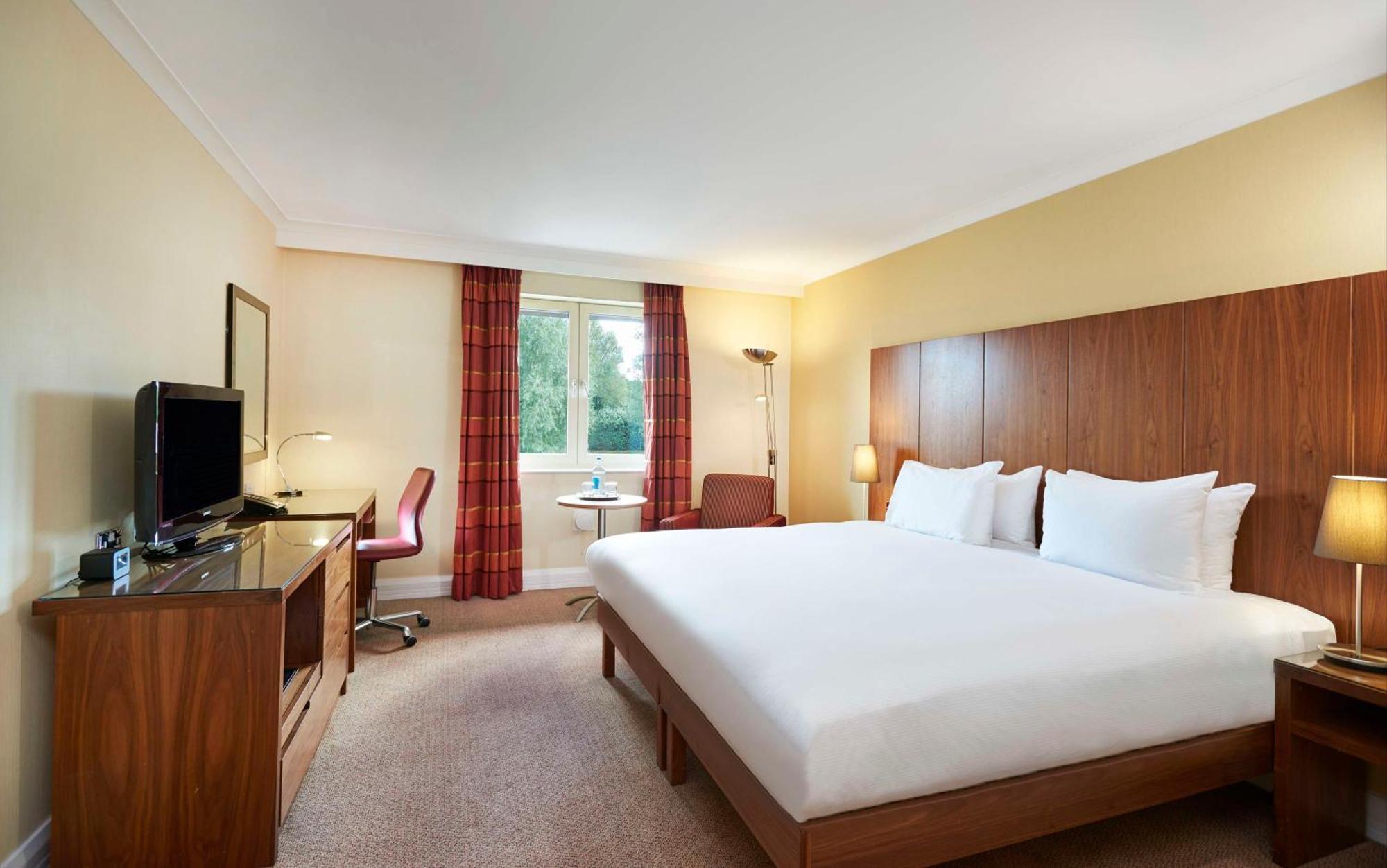 Отель Doubletree By Hilton Bristol North Экстерьер фото