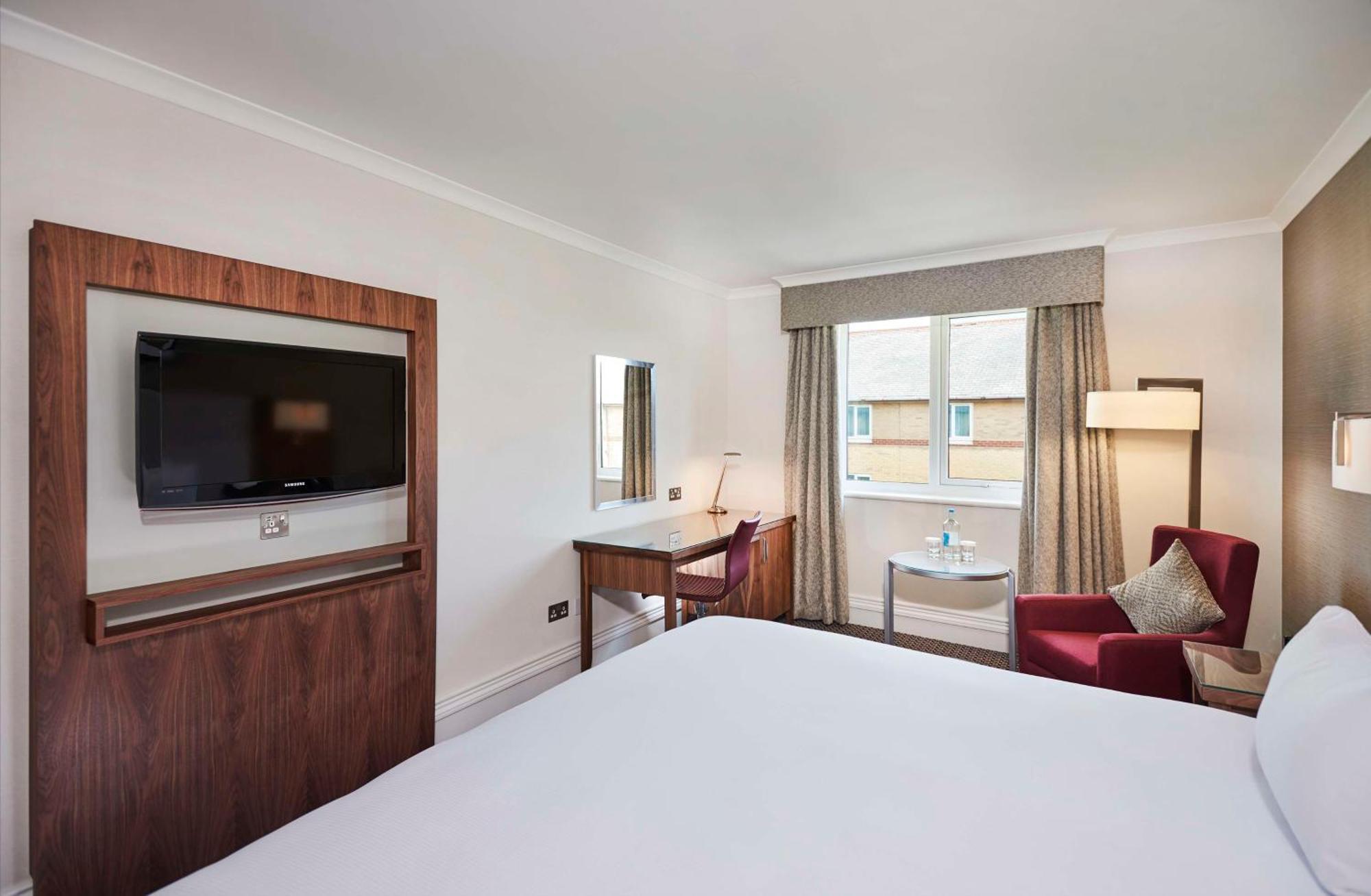 Отель Doubletree By Hilton Bristol North Экстерьер фото