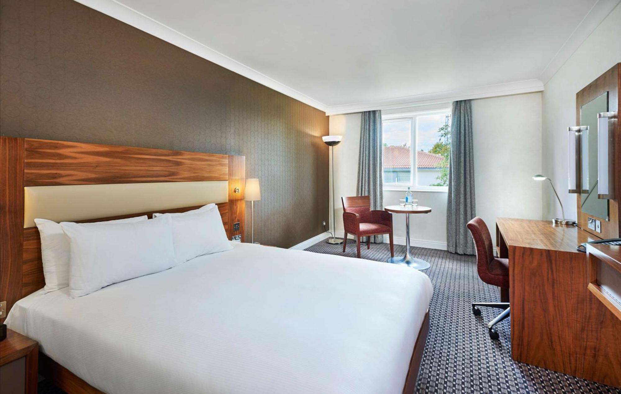 Отель Doubletree By Hilton Bristol North Экстерьер фото