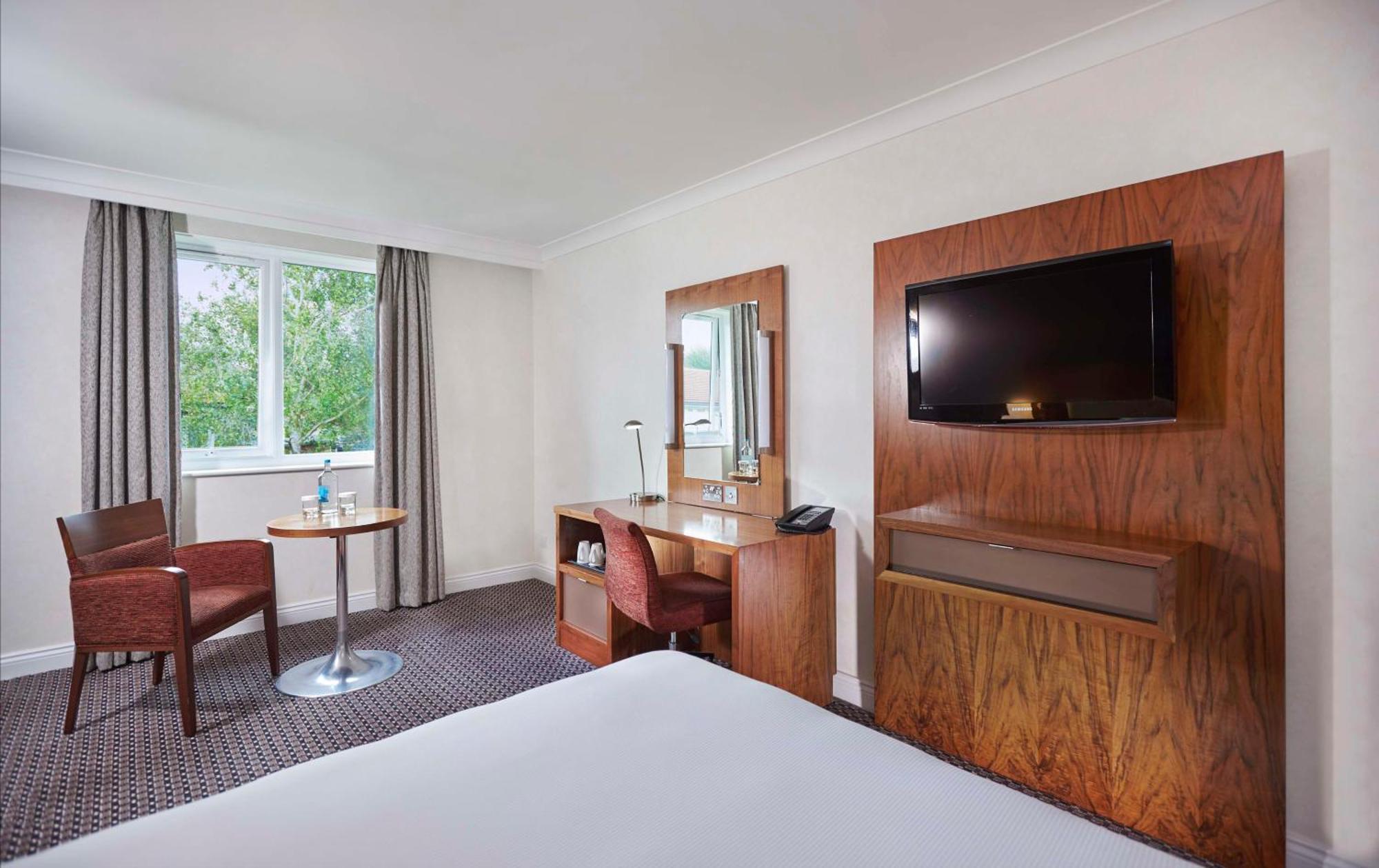 Отель Doubletree By Hilton Bristol North Экстерьер фото