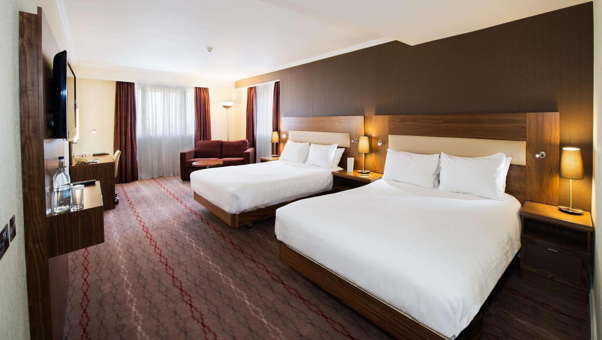 Отель Doubletree By Hilton Bristol North Экстерьер фото