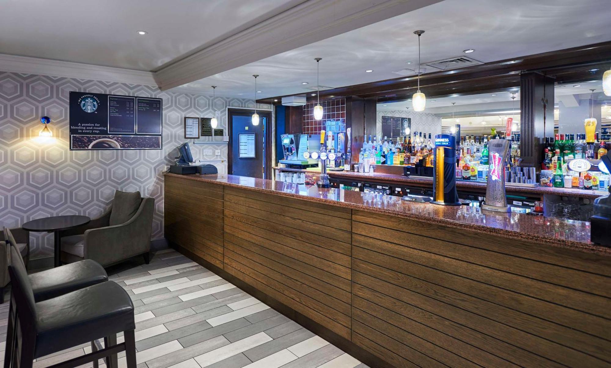 Отель Doubletree By Hilton Bristol North Экстерьер фото