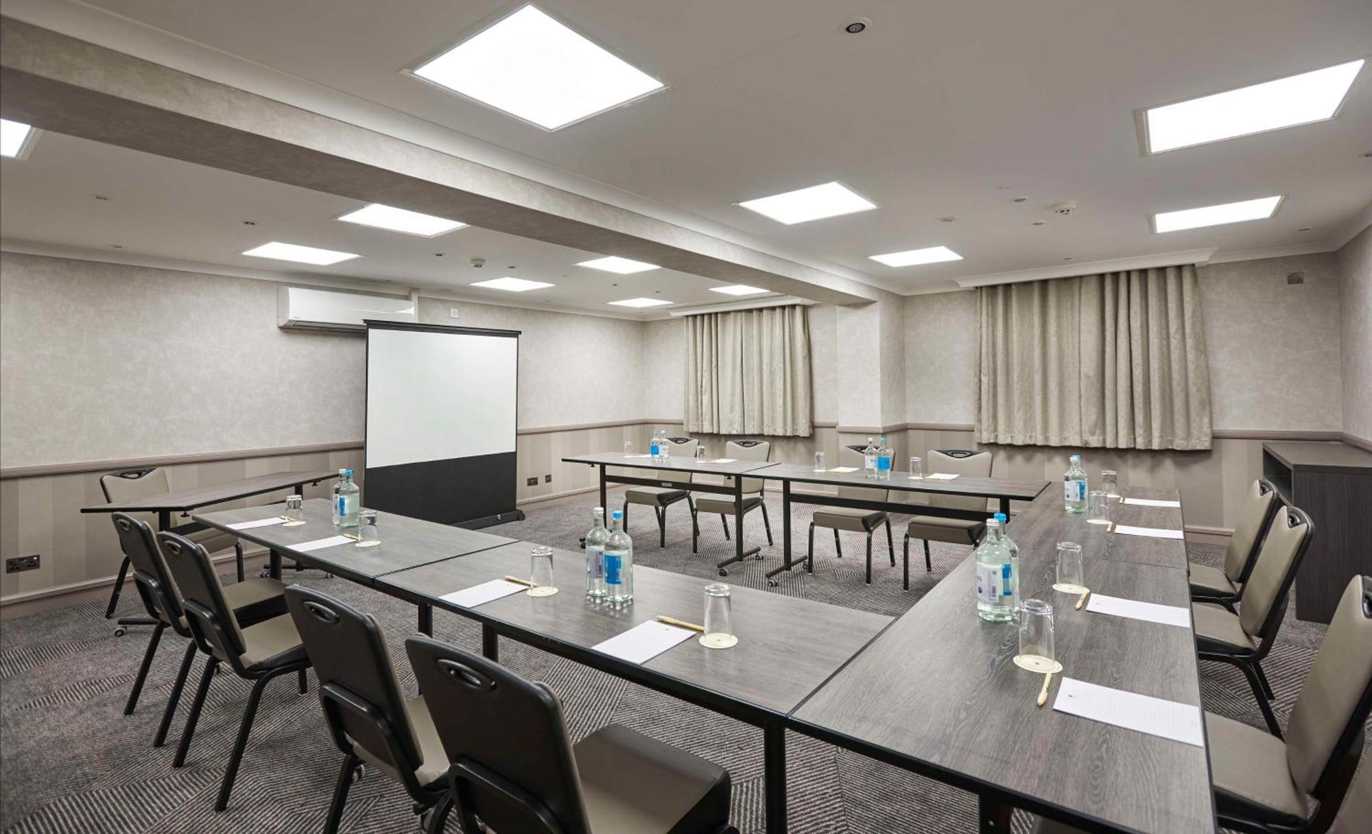 Отель Doubletree By Hilton Bristol North Экстерьер фото