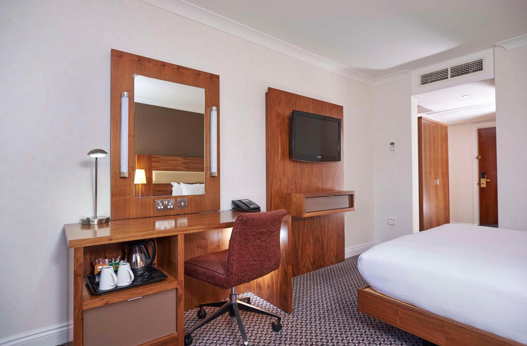 Отель Doubletree By Hilton Bristol North Номер фото