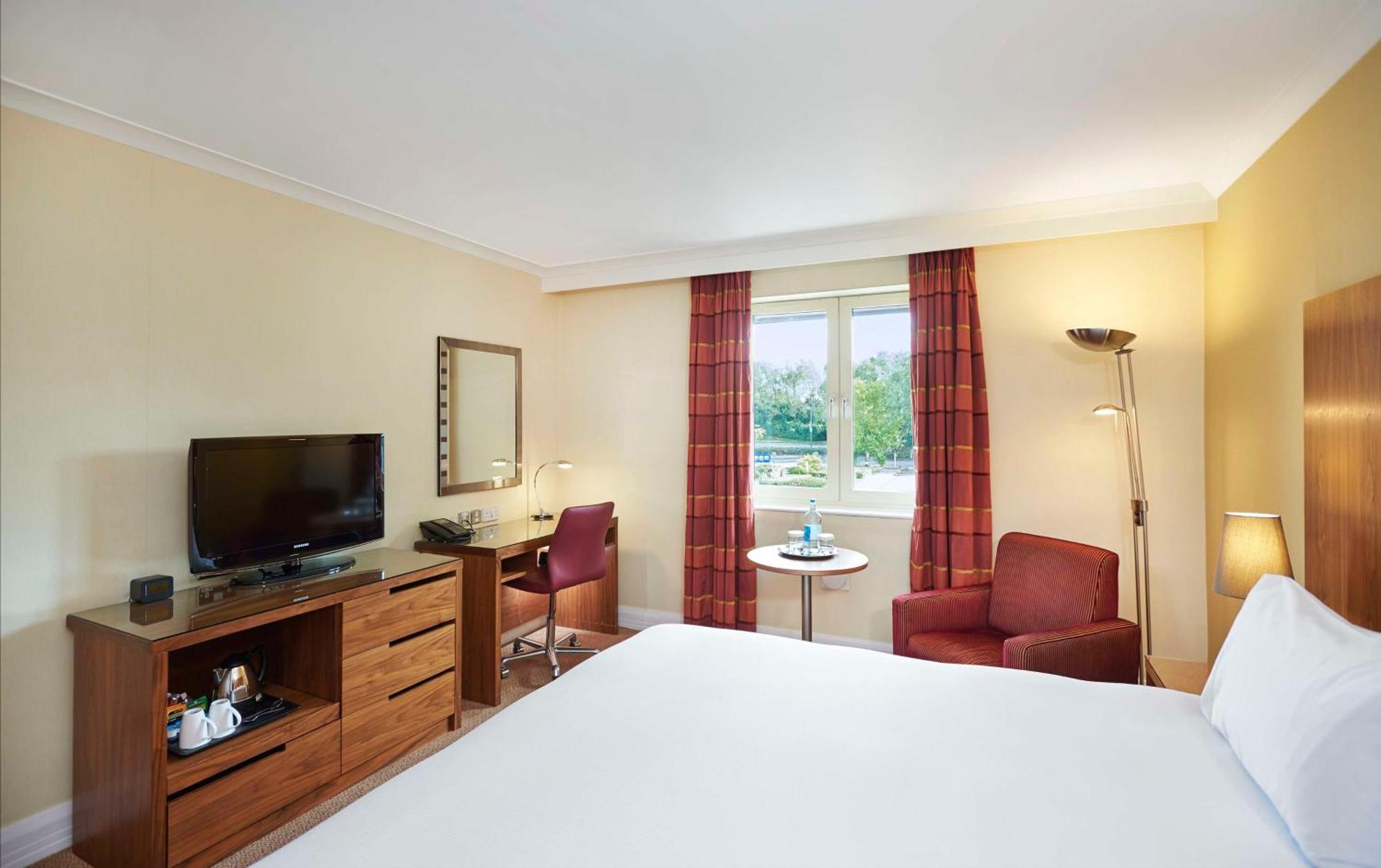 Отель Doubletree By Hilton Bristol North Экстерьер фото