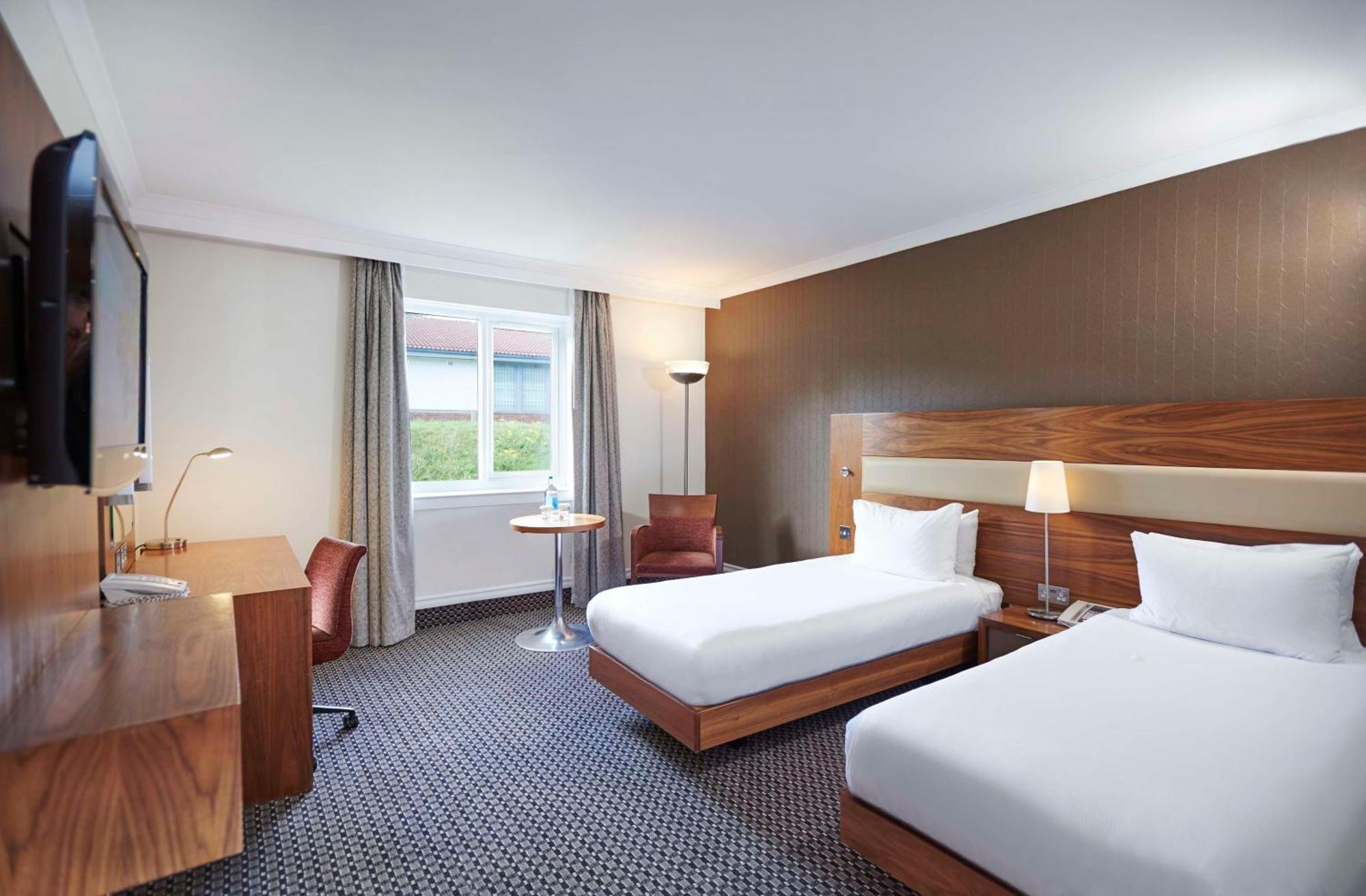 Отель Doubletree By Hilton Bristol North Номер фото