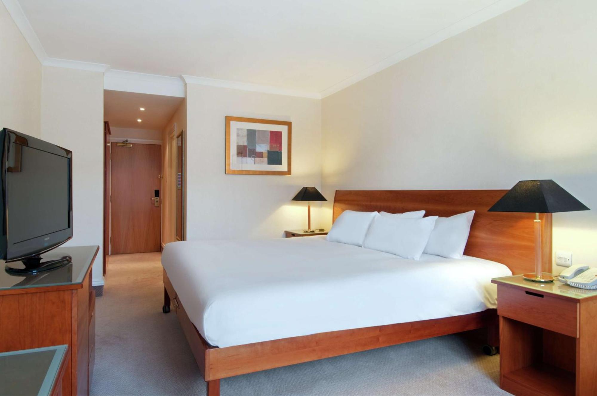 Отель Doubletree By Hilton Bristol North Экстерьер фото