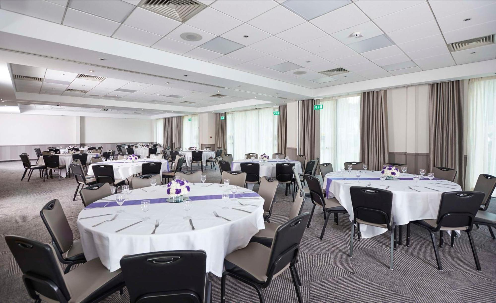 Отель Doubletree By Hilton Bristol North Экстерьер фото