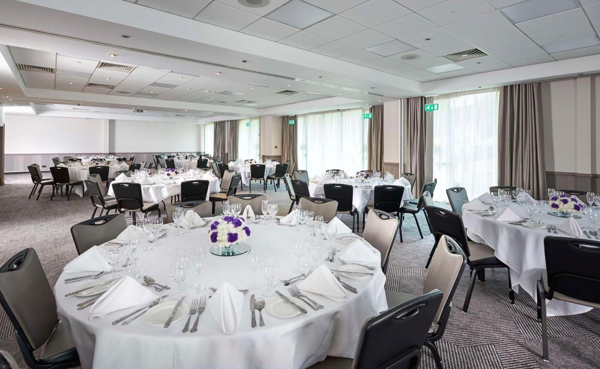 Отель Doubletree By Hilton Bristol North Экстерьер фото