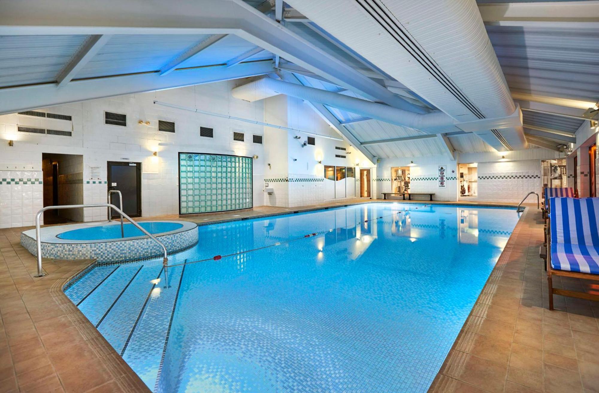 Отель Doubletree By Hilton Bristol North Экстерьер фото
