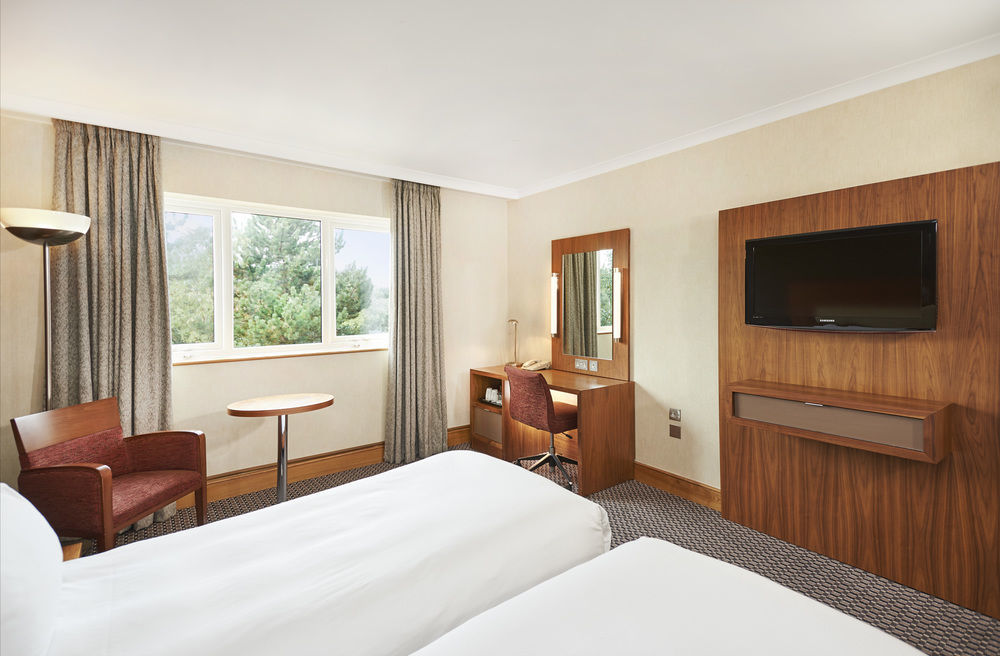 Отель Doubletree By Hilton Bristol North Экстерьер фото